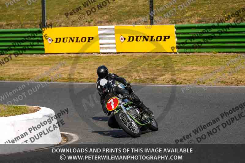 Vintage motorcycle club;eventdigitalimages;mallory park;mallory park trackday photographs;no limits trackdays;peter wileman photography;trackday digital images;trackday photos;vmcc festival 1000 bikes photographs